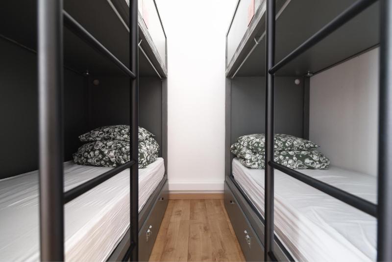 Bed in 6-Bed Mixed Dormitory Ensuite image 3