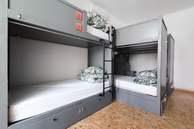 Bed in 8-Bed Mixed Dormitory Room image 3