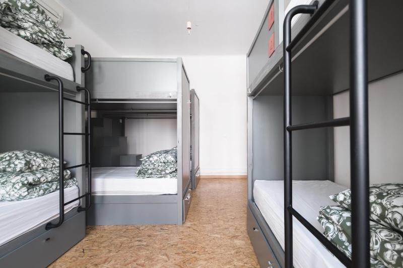 Bed in 8 Bed Female Dorm Ensuite image 4