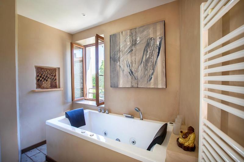 Two-Bedroom House image 4