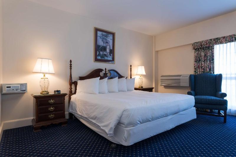 Accessible King with a fireplace Mizzentop 1st Floor image 1