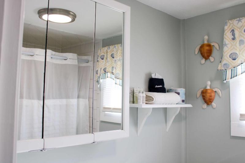 Deluxe Queen Room with Two Queen Beds image 2