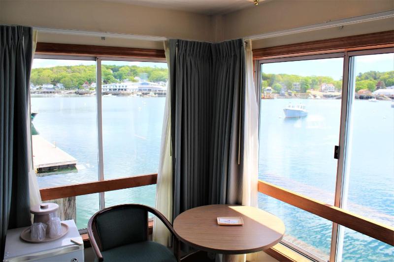One Queen Tug Pier End  image 3