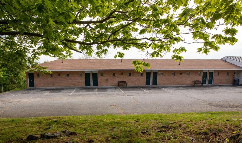 Two Queens Village View Building image 3