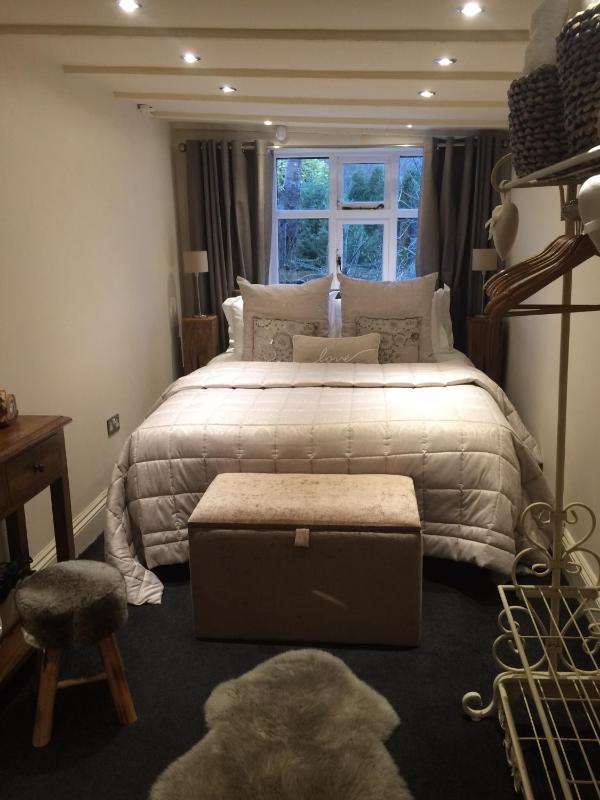 Ringinglow cottage - image 3