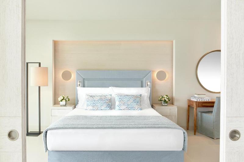 Deluxe Two-Bedroom Suite with Pool View image 1