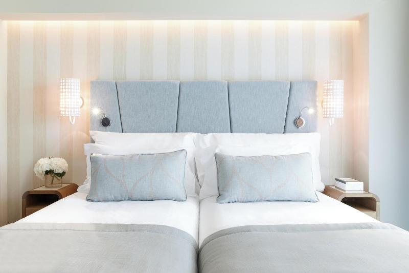 Superior Double Room with Inland View image 3