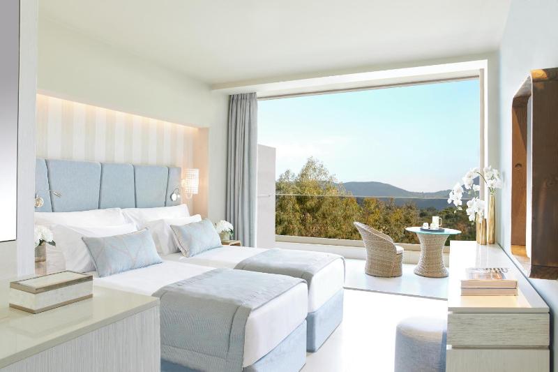 Family Room with Inland View  image 1