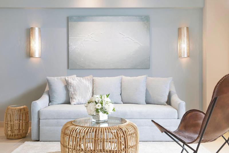 Deluxe One-Bedroom Suite with Private Garden image 3