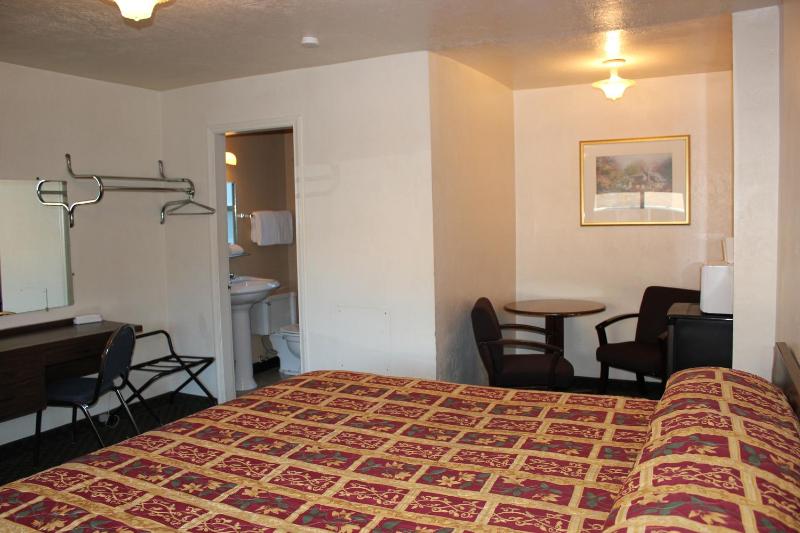Standard Single Room image 2