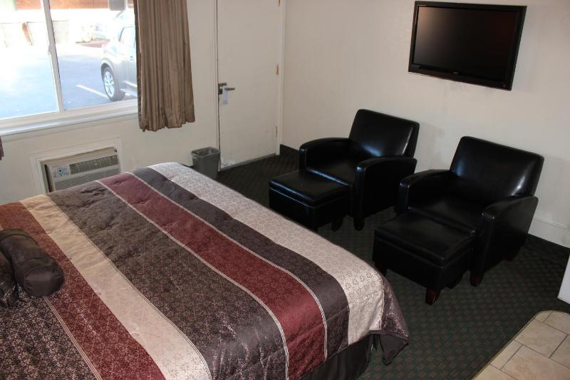 Suite with Jacuzzi image 2