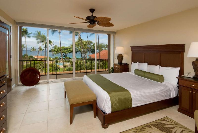 One-Bedroom Suite with Ocean View image 4