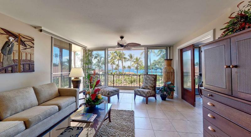One-Bedroom Suite with Ocean View image 3
