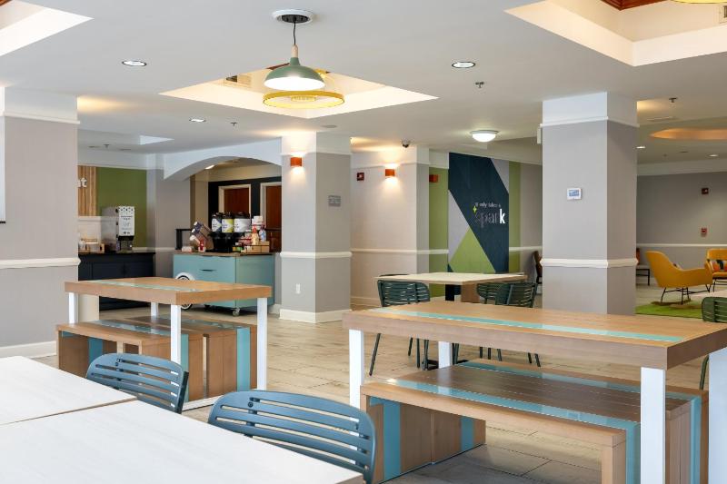 Spark by Hilton Savannah Airport - image 3