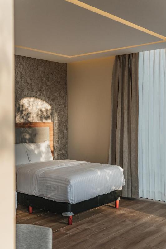Hotel Chariot - image 5
