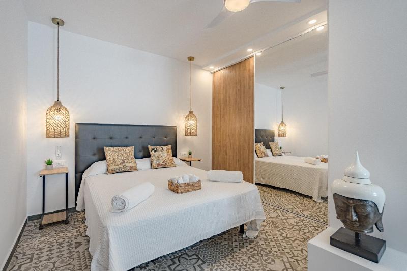 Margot Holiday Suite Images