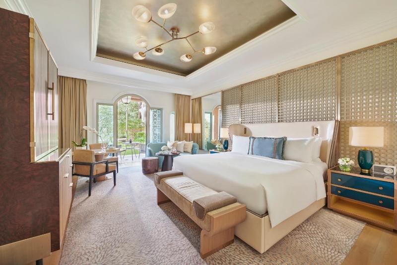 Deluxe Garden Terrace King Room image 1