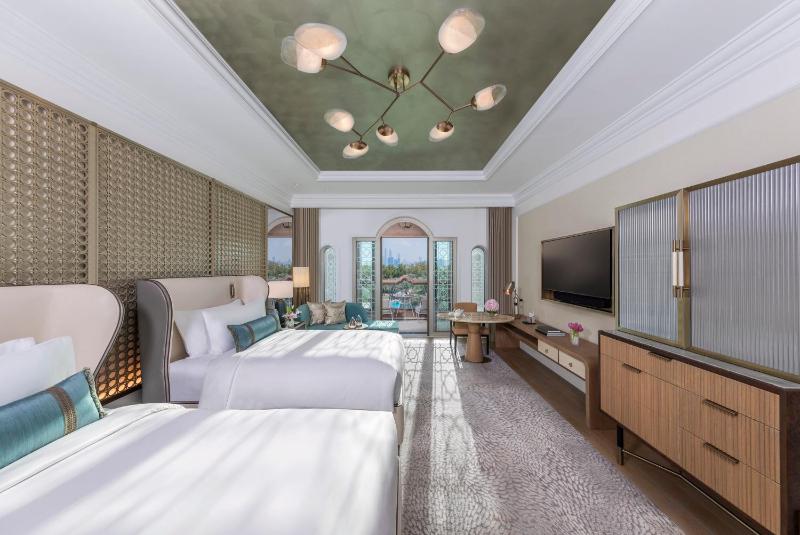 Deluxe Garden View Twin Room, Balcony image 1