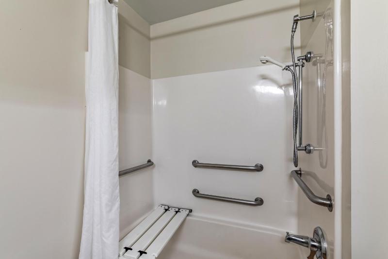 Studio Room with Two Double Beds Disability Access Non-Smoking   image 2