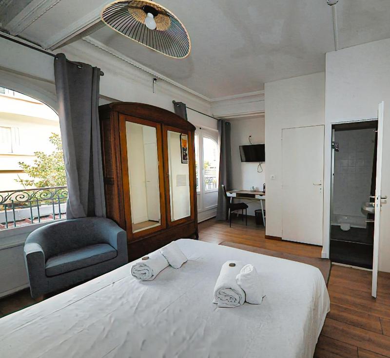 Economy Double Room image 4