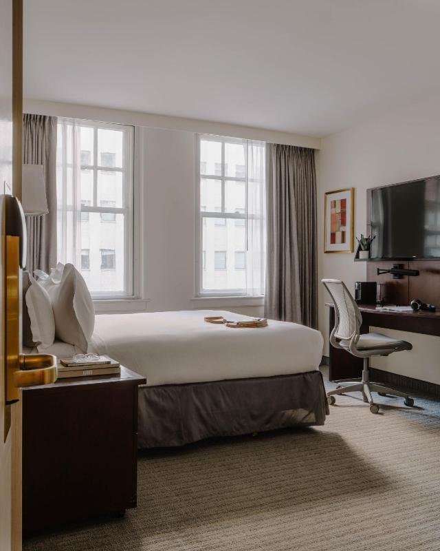 Standard Queen Room image 2