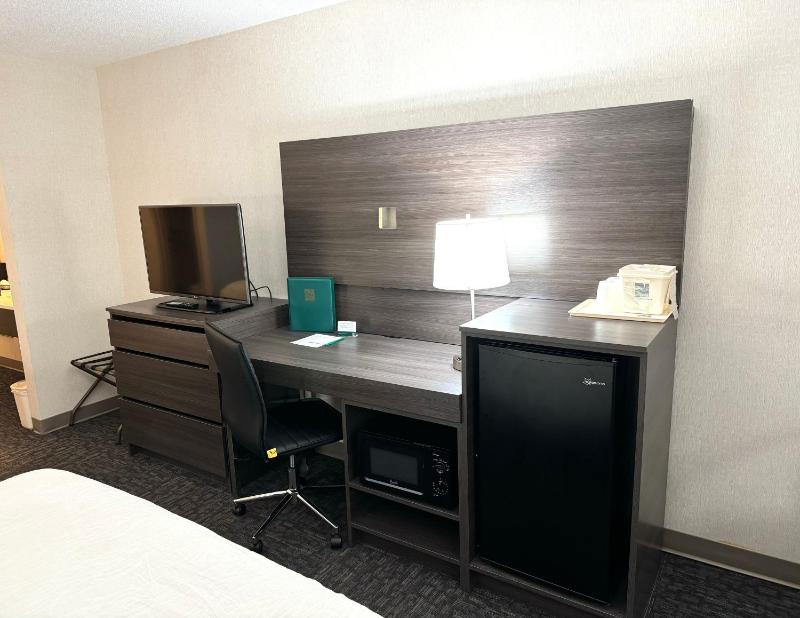 Queen Room with Two Queen Beds - Accessible/Non-Smoking  image 3