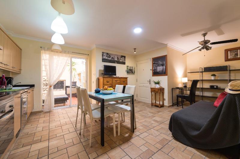 SG Carlos Family House Images