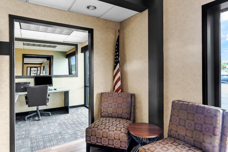 Red Lion Hotel Portland Airport - image 10