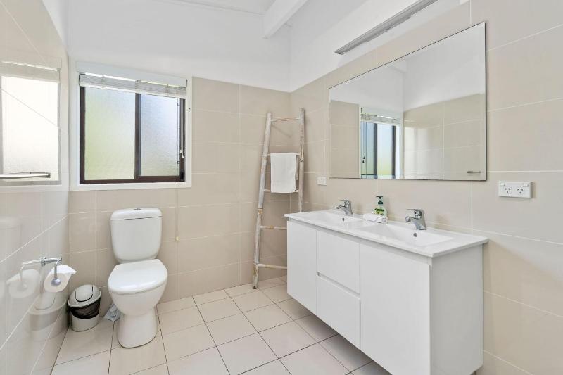Sabia Beach House by Book Jervis Bay - Beachfront - Sleeps 6 - image 15