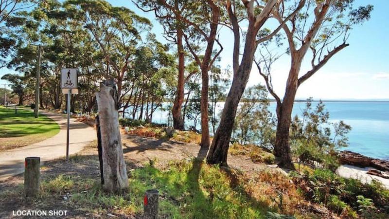 Vincentia Style by Book Jervis Bay - Only 150m to the Beach - Free Wifi & Chrome Cast - image 9