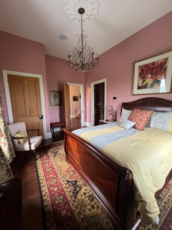 Deluxe Queen Room image 2