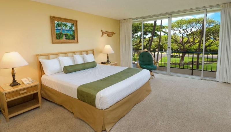 One-Bedroom Suite with Garden View image 4