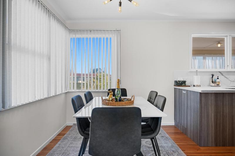 Ōwhata Retreat - Rotorua Holiday Home - image 3