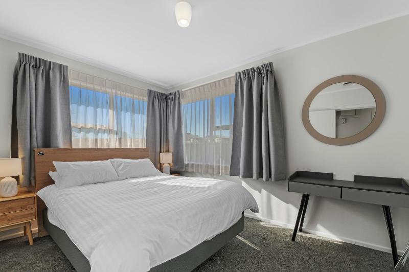 Ōwhata Retreat - Rotorua Holiday Home - image 6