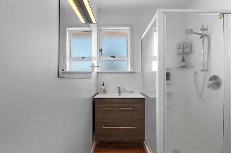 Ōwhata Retreat - Rotorua Holiday Home - image 12