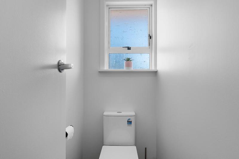 Ōwhata Retreat - Rotorua Holiday Home - image 21