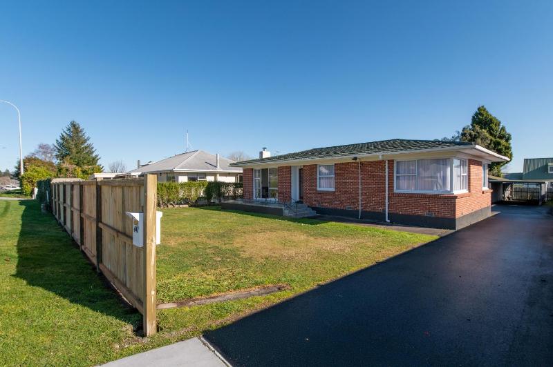 Ōwhata Retreat - Rotorua Holiday Home - image 13
