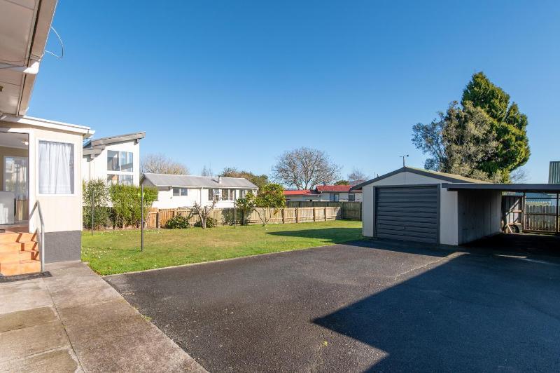 Ōwhata Retreat - Rotorua Holiday Home - image 8