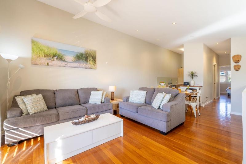 Pet friendly La Costa 2-1a Messines St - air con and Wi-Fi - image 30