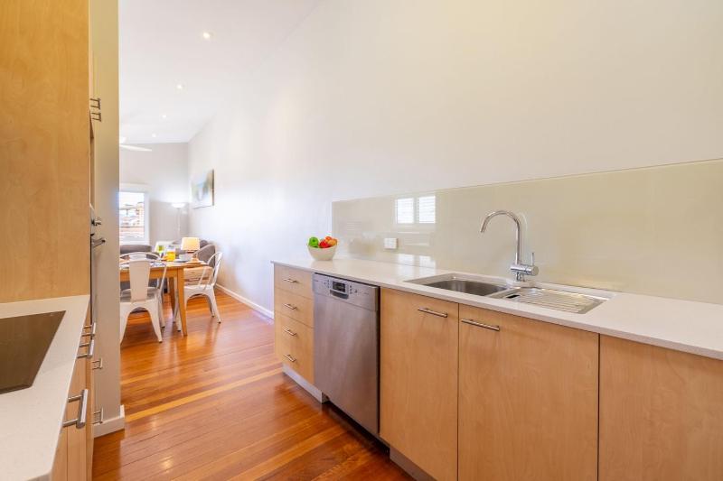Pet friendly La Costa 2-1a Messines St - air con and Wi-Fi - image 26