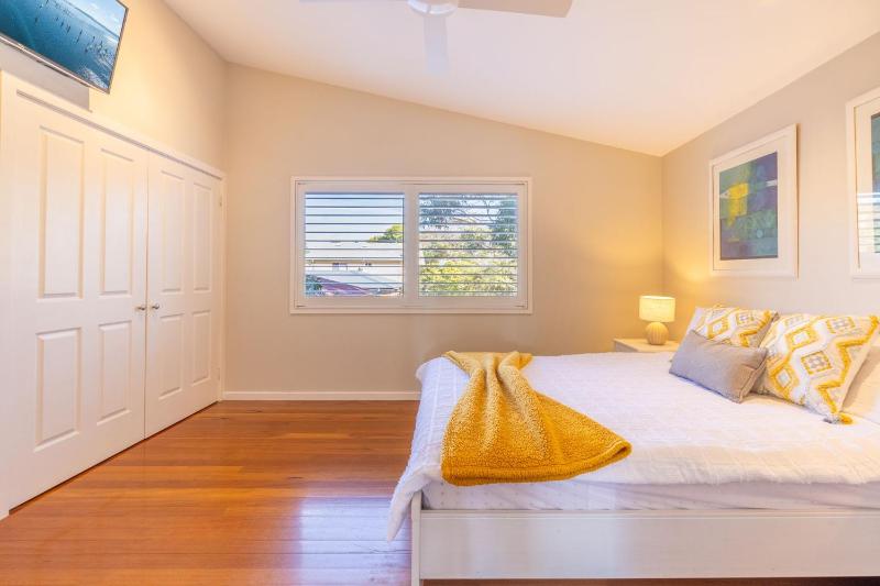 Pet friendly La Costa 2-1a Messines St - air con and Wi-Fi - image 19