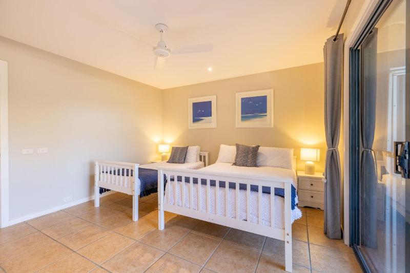 Pet friendly La Costa 2-1a Messines St - air con and Wi-Fi - image 4