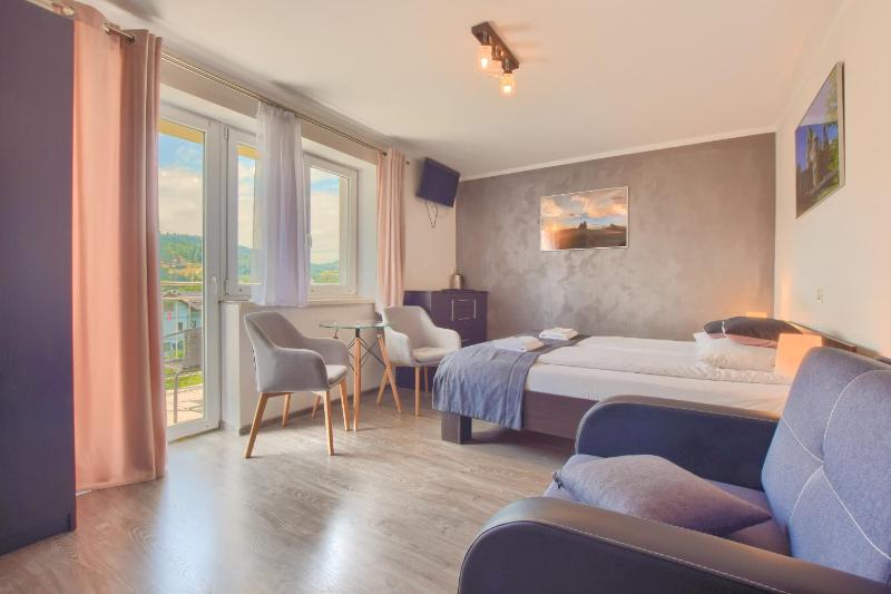 Double Room with Balcony image 4