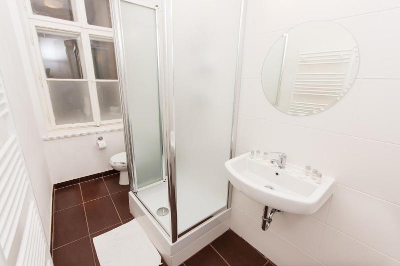 Five-Bedroom Apartment image 2