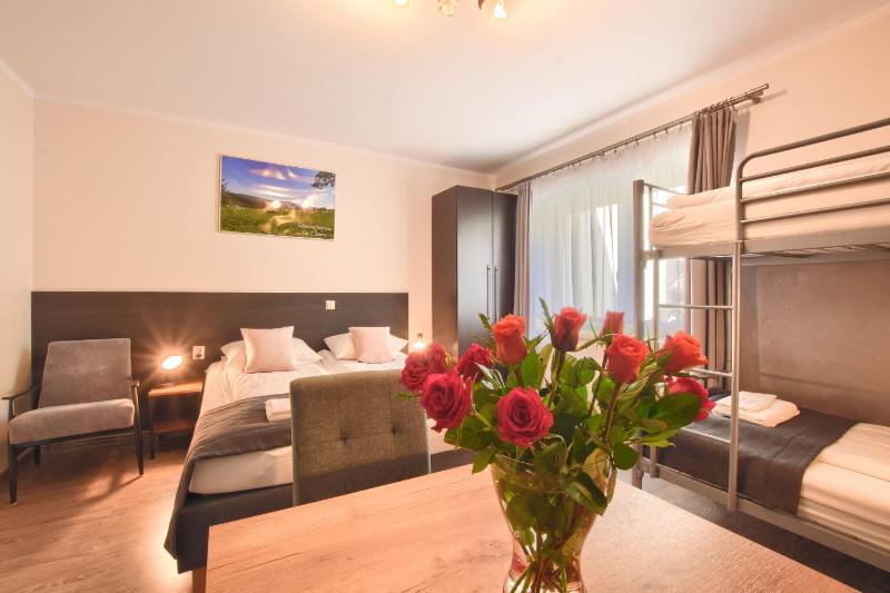 Standard Triple Room image 4