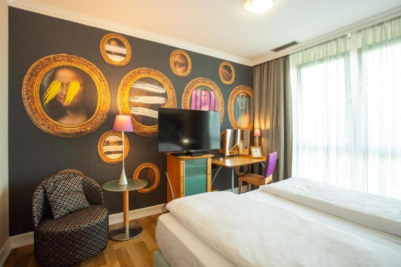 Superior Double Room image 3
