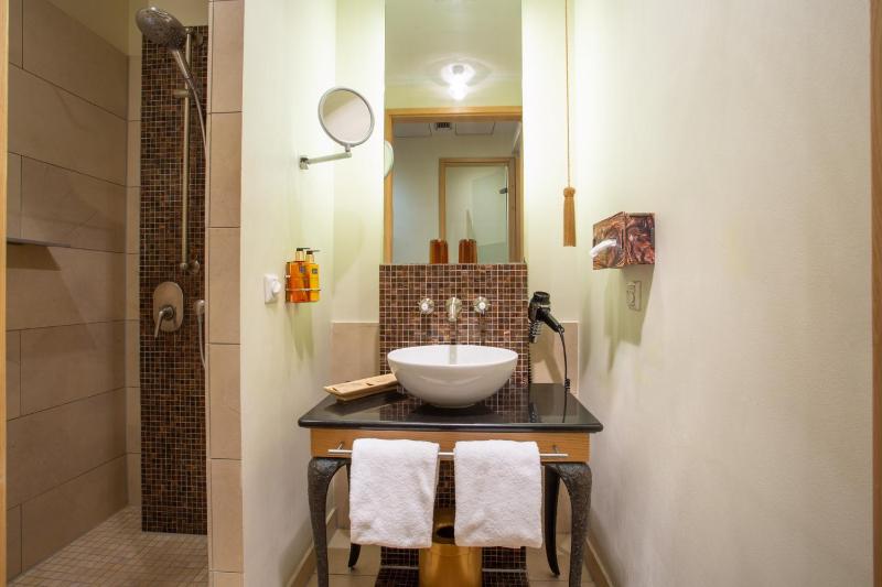 Deluxe Double Room image 4