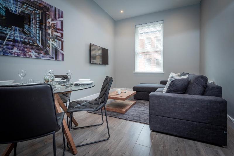 One-Bedroom Apartment image 1