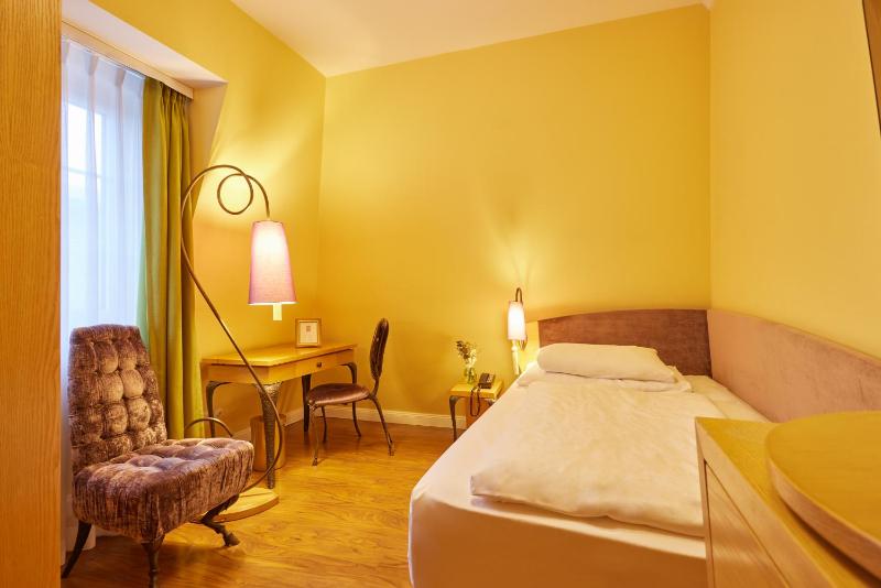 Deluxe Single Room image 1