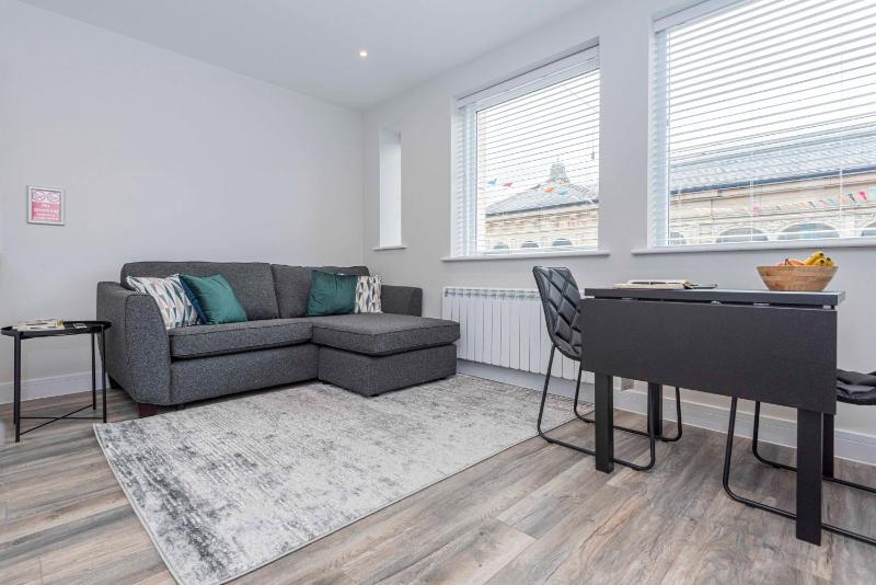 One-Bedroom Apartment image 1